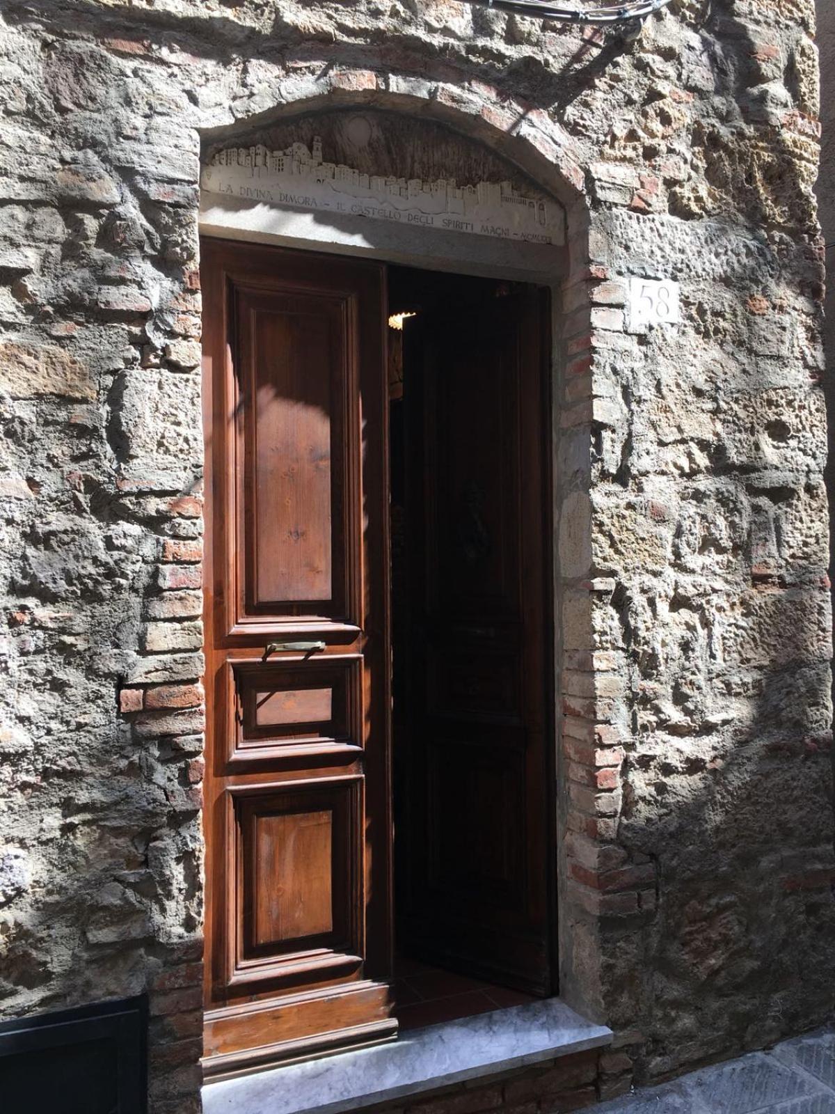 La Divina Dimora Il Castello Degli Spiriti Magni Appartement Montepescali Buitenkant foto